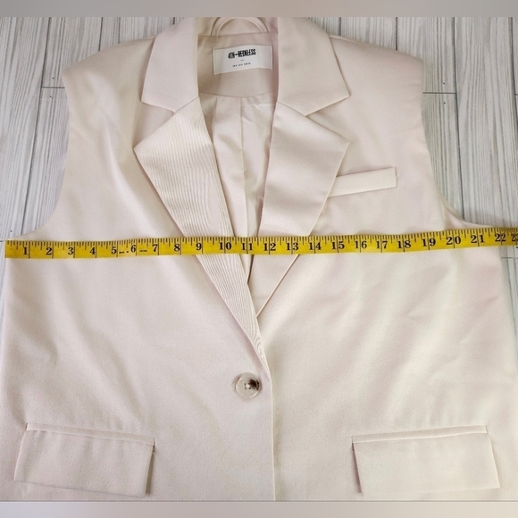 4th + Reckless Sleeveless Single Breast Oversized Blazer in Cream Size Small - Picture 13 of 15